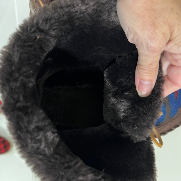 Lucky Brand  Brown Suede Moccasin Boots with Blue Embroidery and Fur Trim Size 6 - Picture 9 of 10
